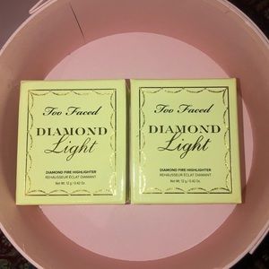 Too Faced - Diamond Fire Highlighter !!